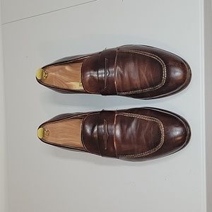 Men's brown dress shoes